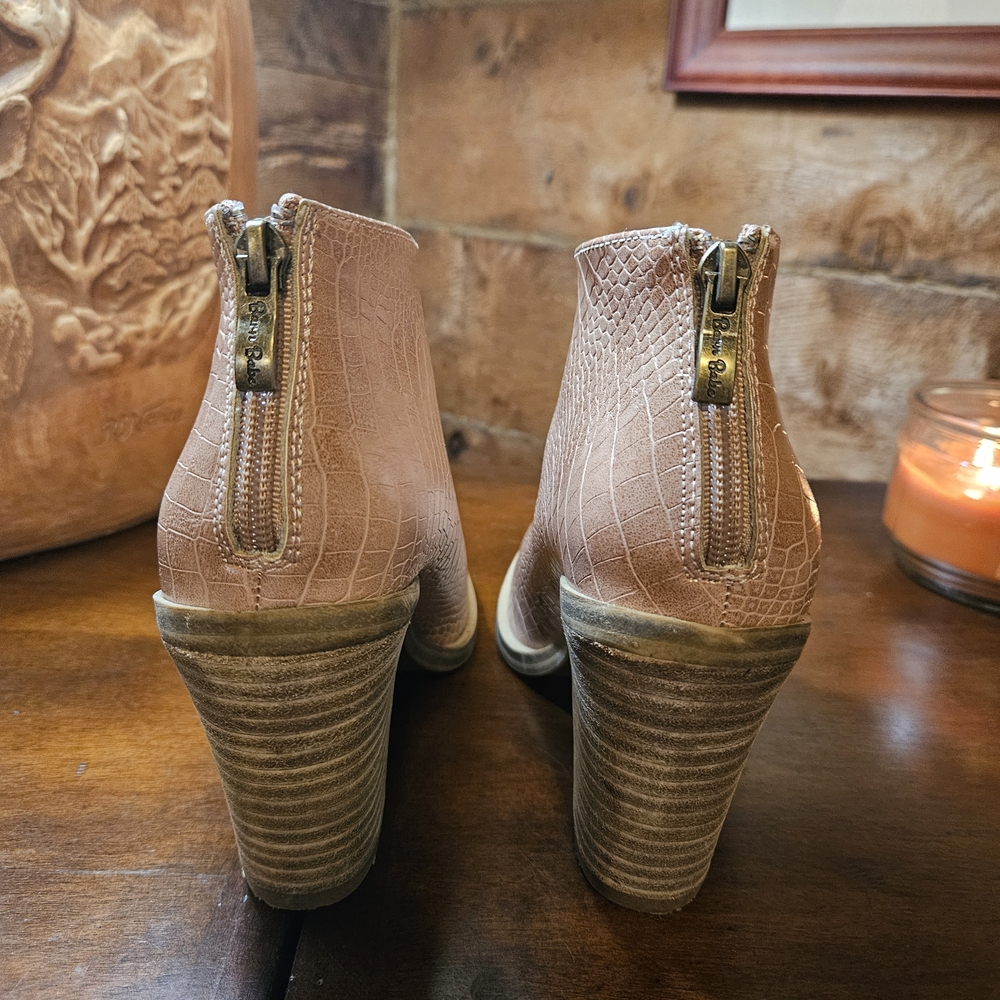 Barn Babe Light Pink 🩷 Crocodile-Embossed Leather Ankle Boots - Picture 4 of 8